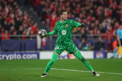 تشيزني.. عودة جديدة من أجل إنقاذ مرمى برشلونة